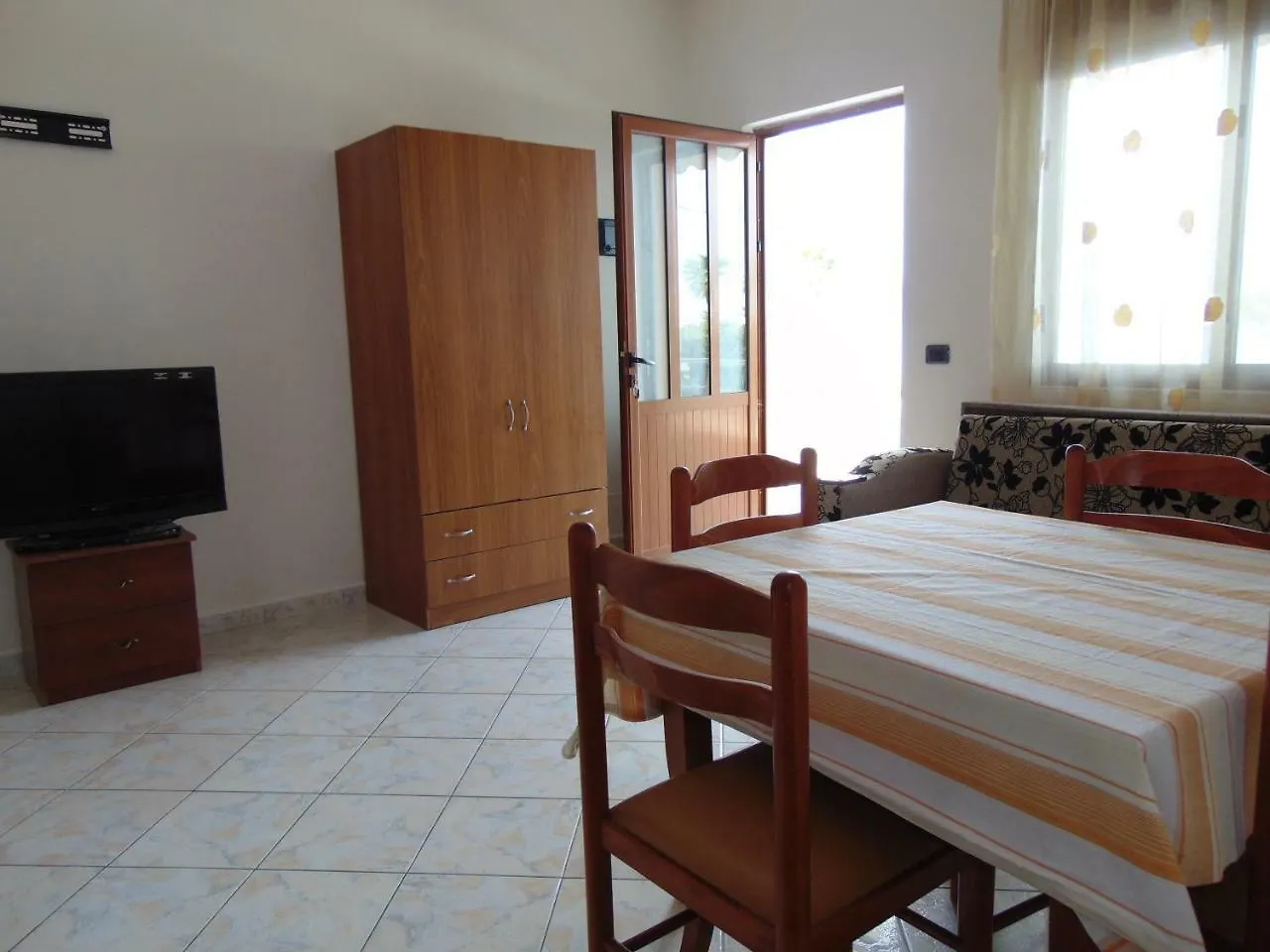 Vila Genos Lungomare Aparthotel Vlore
