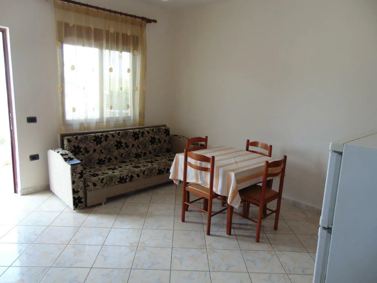 Vila Genos Lungomare Aparthotel Vlore 0*,