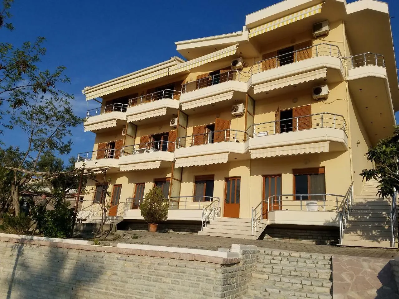 Vila Genos Lungomare Aparthotel Vlore 0*,