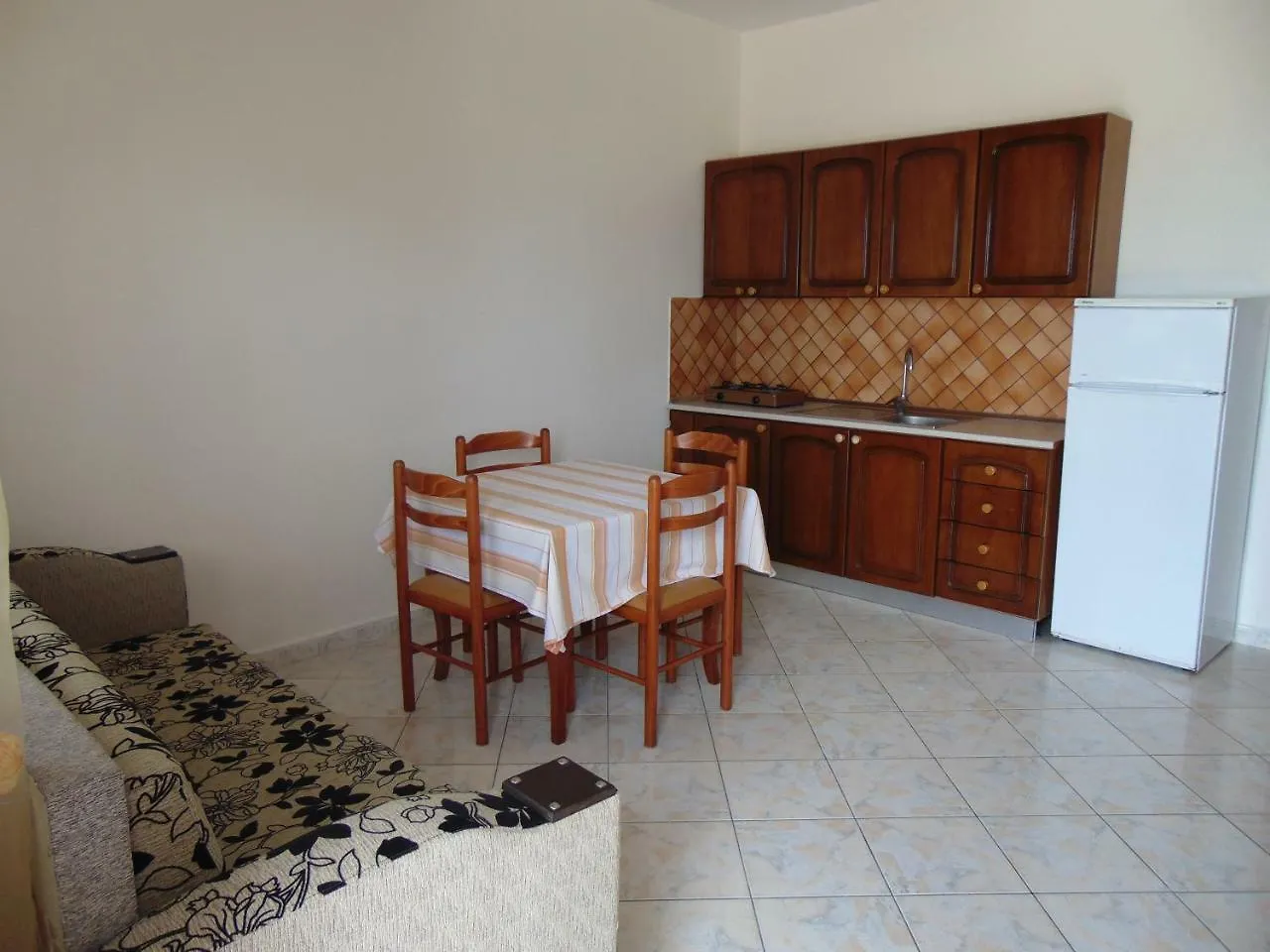 Vila Genos Lungomare Aparthotel Vlore